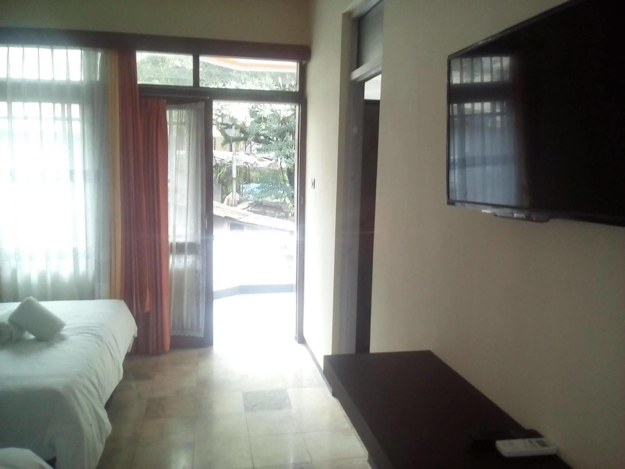 Simply Homy Guest House Pasteur Bandung Bagian luar foto