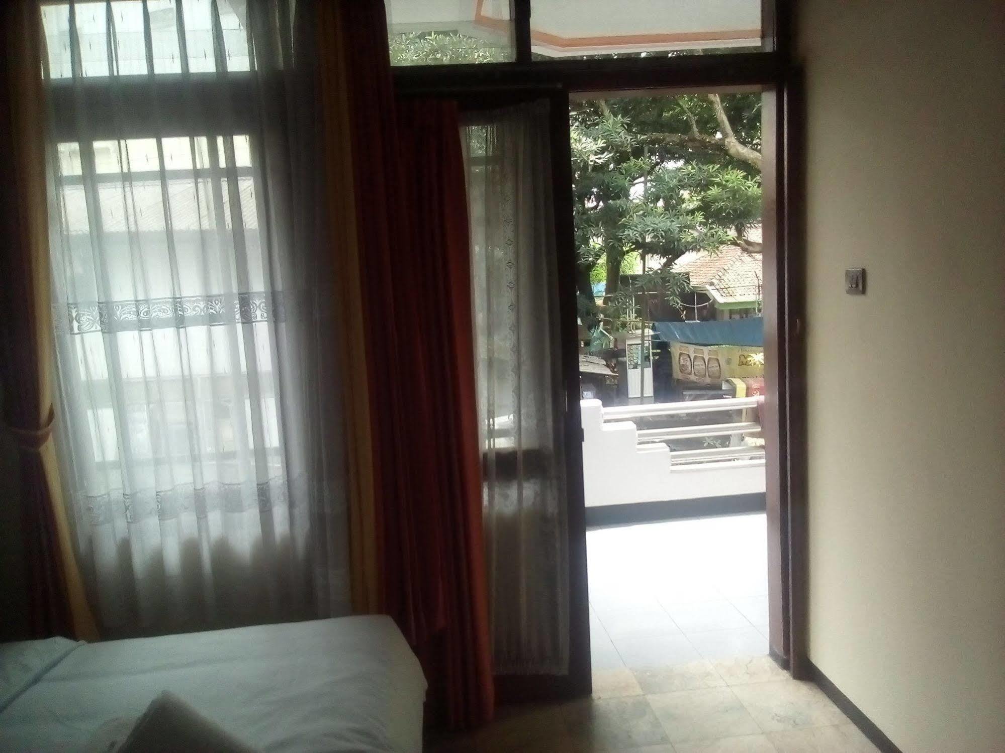 Simply Homy Guest House Pasteur Bandung Bagian luar foto